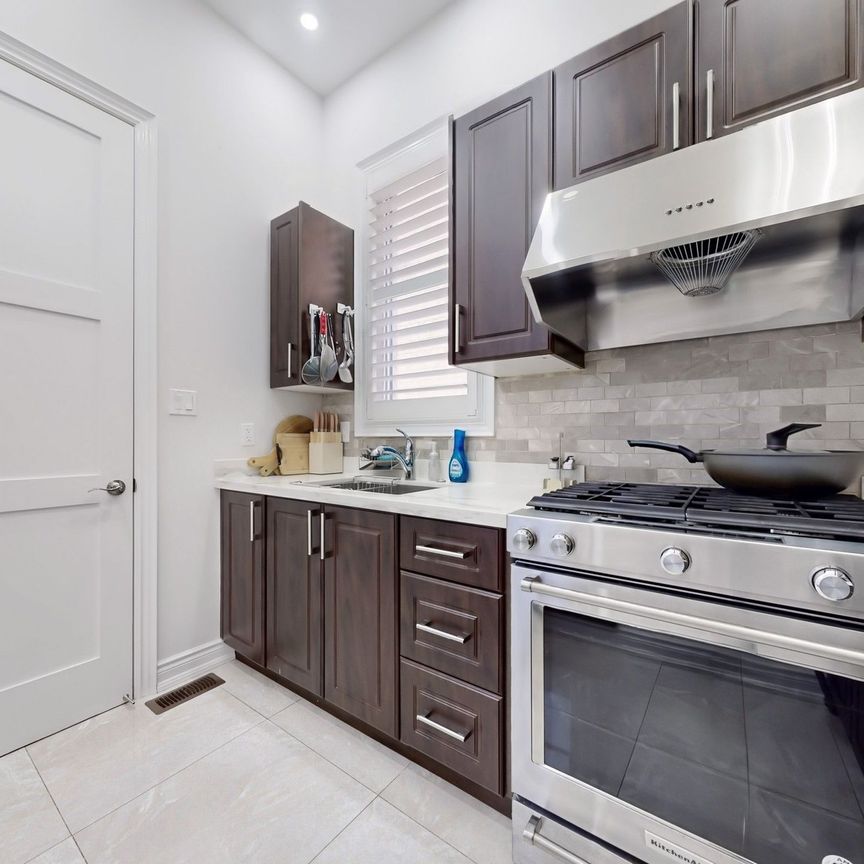 For Lease - 20 Giardina Crescent, Richmond Hill, Ontario - Photo 1