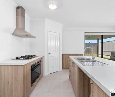 Spacious Family Living with Style & Comfort in Prime Morley Location - Photo 6