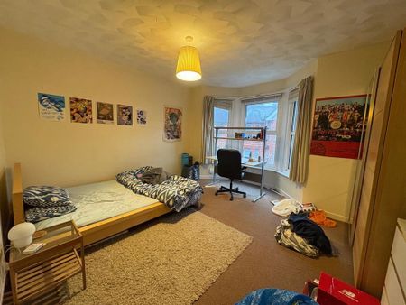 4 bedroom semi-detached house to rent - Photo 2