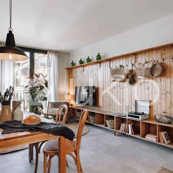 Barcelona Capital, Catalonia 08011 - Photo 1