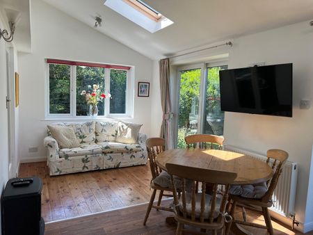 5 Bed Detached House, Littlegreen Road, NG5 - Photo 2