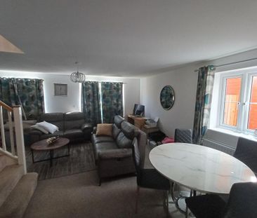 3 bedroom semi-detached house to rent - Photo 4