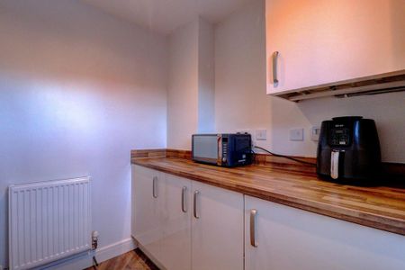 4 bedroom detached house to rent - Photo 2