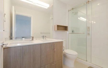 Elegant 2 Bed/2 Bath in Burnaby near Metrotown — PH1 - Photo 5
