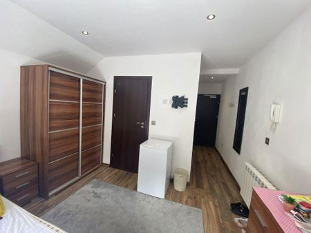 1 bedroom in a house share to rent - Photo 4