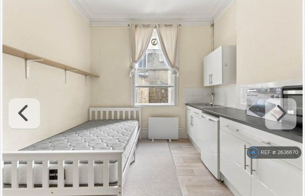 1 bedroom in a house share to rent - Photo 1