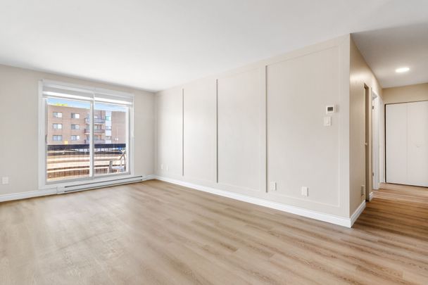 5055 Boul. des Sources, #300 - Photo 1