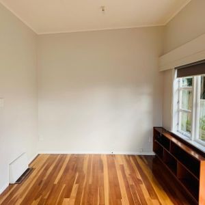 Two-bedroom cutie on Kawakawa - Photo 2