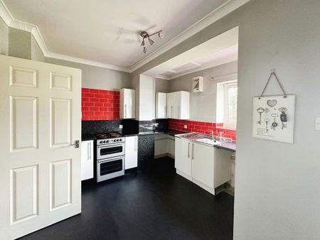 2 bedroom semi-detached house to rent - Photo 4