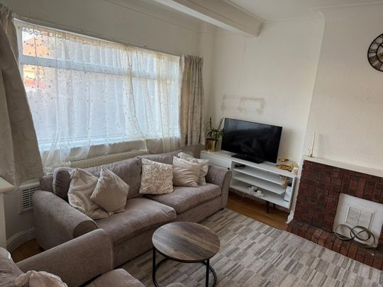 2 Bed Flat, Beechwood Gardens, NW10 - Photo 1