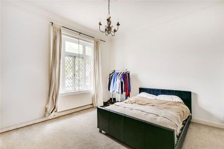 4 bedroom flat to rent - Photo 2