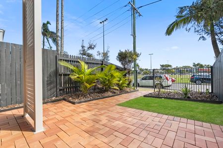 Furnished Beachside Townhouse with Pool - Water Usage Included! - Photo 2