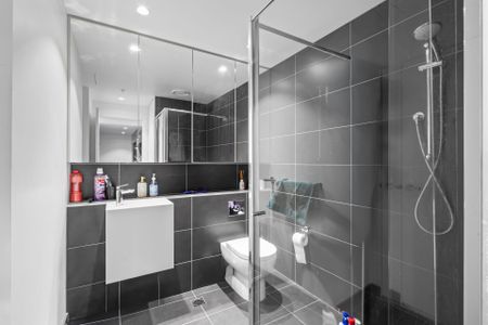 Stunning 2 Bed On The Banks Of The Yarra - Unfurnished - Photo 5