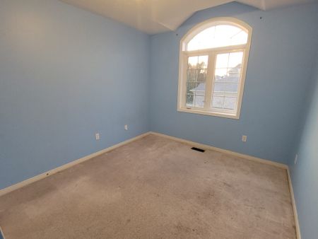 For Lease - 3045 Gladeside Avenue Unit# 2, Oakville, Ontario - Photo 4