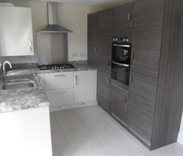 3 bedroom end of terrace house to rent - Photo 5