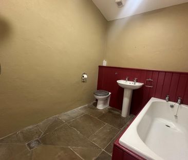 2 bedroom barn conversion to rent - Photo 2