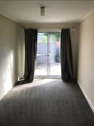 “BRAND NEW CARPET l SMALL BLOCK OF 3 l GREAT LOCATION” - Photo 1