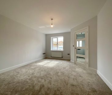 3 bedroom Semi-Detached House to let - Photo 1