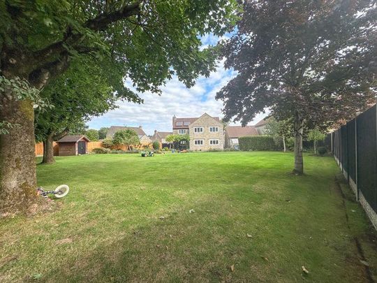 5 bedroom detached house to rent - Photo 1