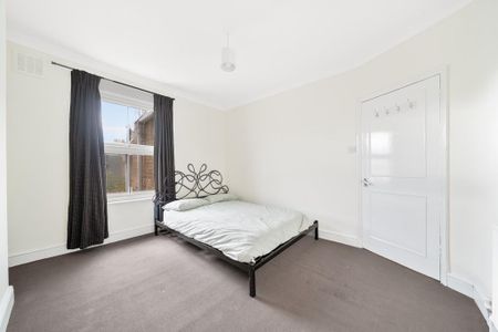 3 bedroom flat to rent - Photo 5