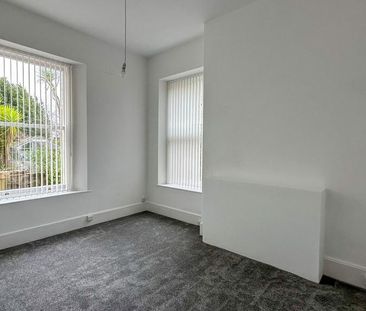 3 bedroom flat to rent - Photo 3