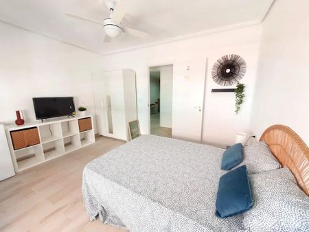 Carrer de la Reina, Valencia, Valencian Community 46011 - Photo 3