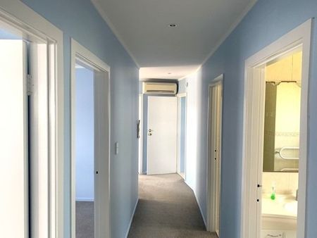 Spacious warm 3 Bedroom - Photo 4