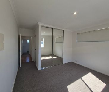 FABULOUS REAR 2 BEDROOOM 2 BATHROOM APARTMENT - Photo 2