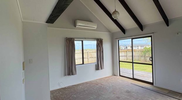 Upstairs Downstairs - Photo 1