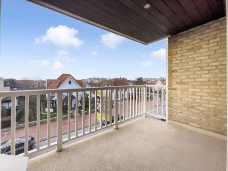 Mooi en zonnig 3 slaapkamer appartement in een recente residentie gelegen vlakbij het Zegemeer met open zicht op de villa's. - Foto 4