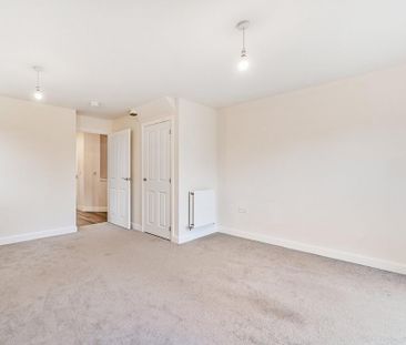 3 bedroom semi-detached house to rent - Photo 6