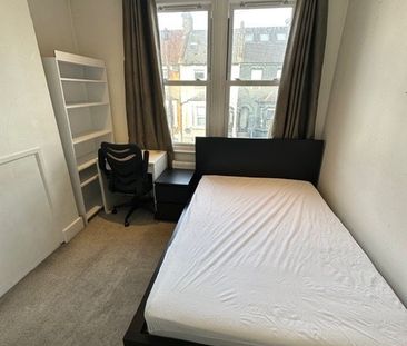 Room in a Shared House, Khama Rd, SW17 - Photo 4