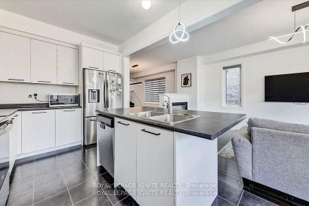 For Lease - 35 Peter Hogg Court, Whitby, Ontario - Photo 5