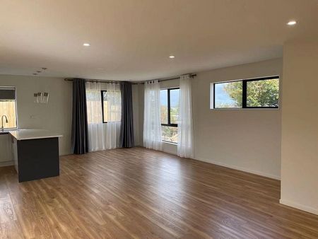 4 Bedrooms, 2.5 bathrooms Pakuranga - Photo 3