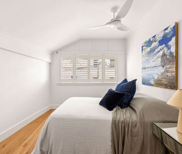 Renovated top-floor home / boutique Victorian building - Photo 4