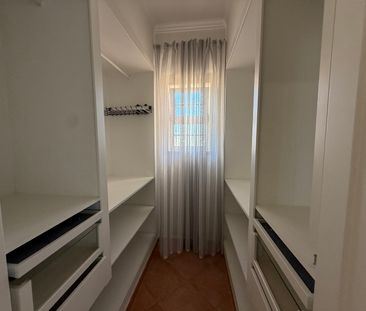 Moradia espetacular V3 em Condomínio pequeno, privado e com piscina - Photo 2