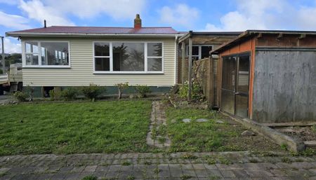 Sunny and spacious in Newlands - Photo 2