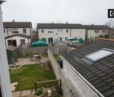 En-suite double bedroom in 3-bedroom house in Dublin - Photo 4