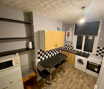 Room 1, St. Thomas's Road, Finsbury Park, London N4 - Photo 1