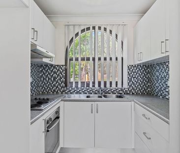 Low-Maintenance & Convenient 3-Bedroom Townhouse - Photo 2