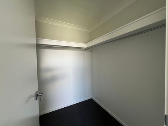 Family home in Black Beach - Photo 1