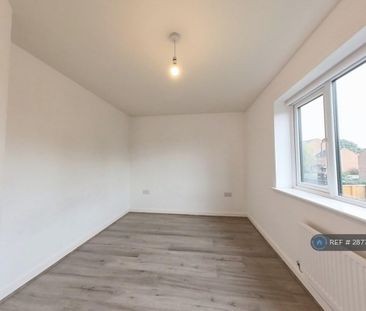 4 bedroom detached house to rent - Photo 3