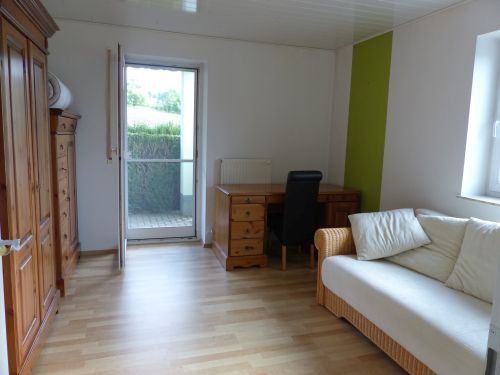 Schicke, möblierte 2-Zimmer-Mietwohnung mit herrlichem Blick in 97720 Nüdlingen / Bad Kissingen (ID 1311) - Foto 1