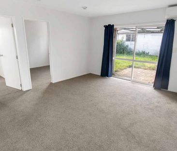 Freshly updated 3 bedroom home in prime Papatoetoe location! - Photo 2