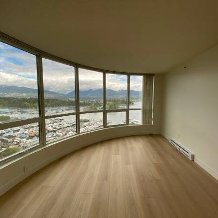 Stunning Renovation & Waterfront Views! 2 Bed Plus Den! - Photo 1