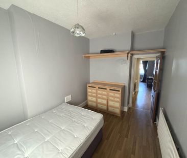Price £680 pcm - Available Now - Unfurnished - Photo 3