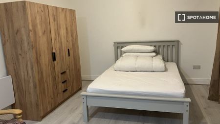 Studio for rent in Castleriada Grove, Dublin - Photo 5