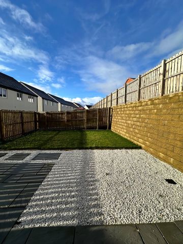 3 Bed Semi-Detached House, Lily Drive, G33 - Photo 2