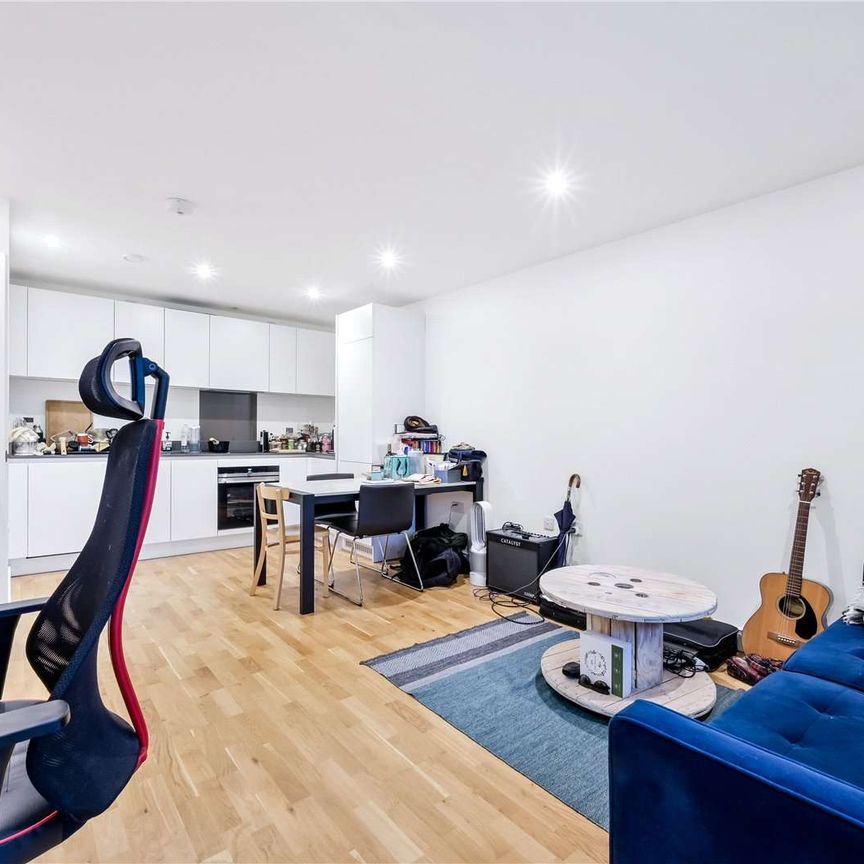 Bright and spacious 1 bedroom apartment with a private balcony. - Photo 1