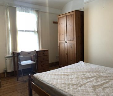 House share to rent - Photo 2